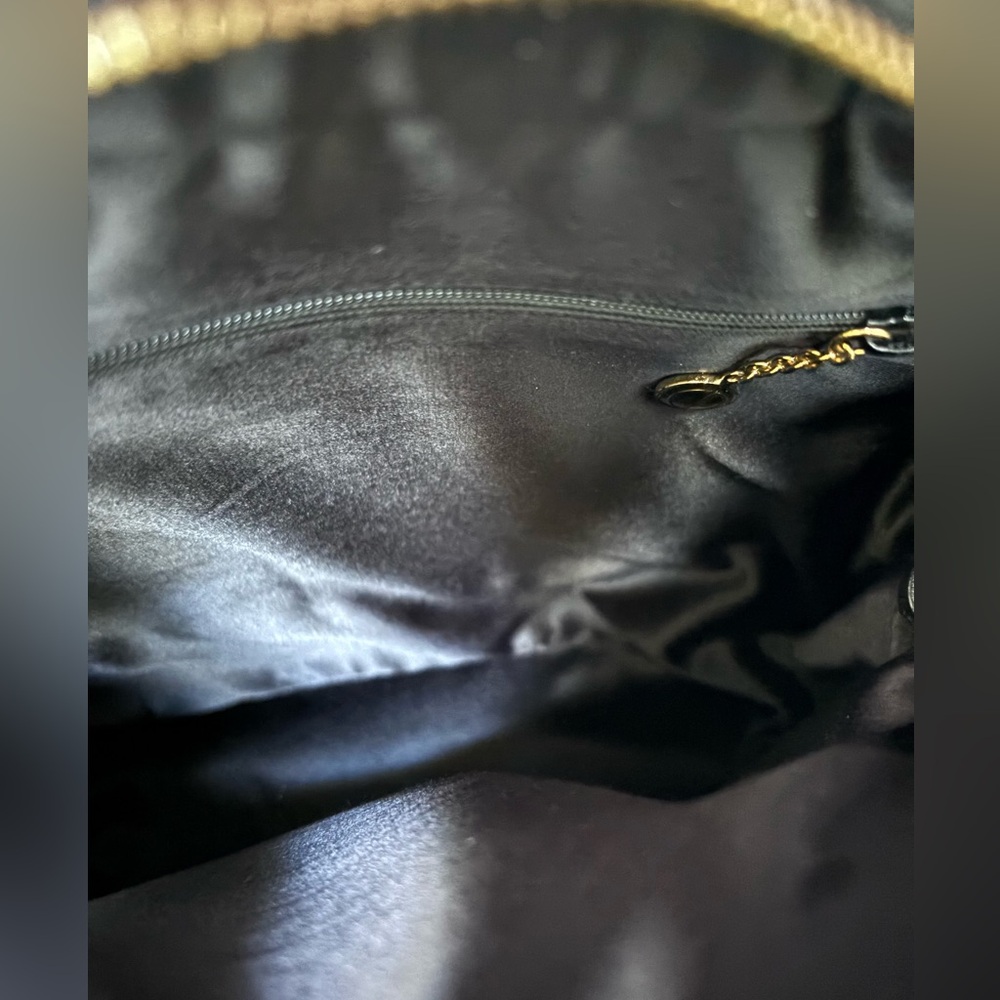 Gucci Vintage Black Patent Leather Shoulder Bag with Bamboo Accents - Picture 10 of 12